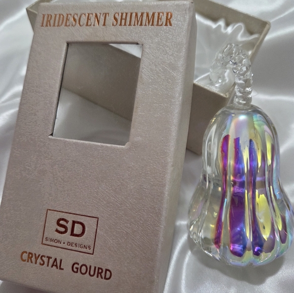 NEW IRIDESCENT CRYSTAL PAPERWEIGHT GOURD IN BOX - Picture 12 of 13